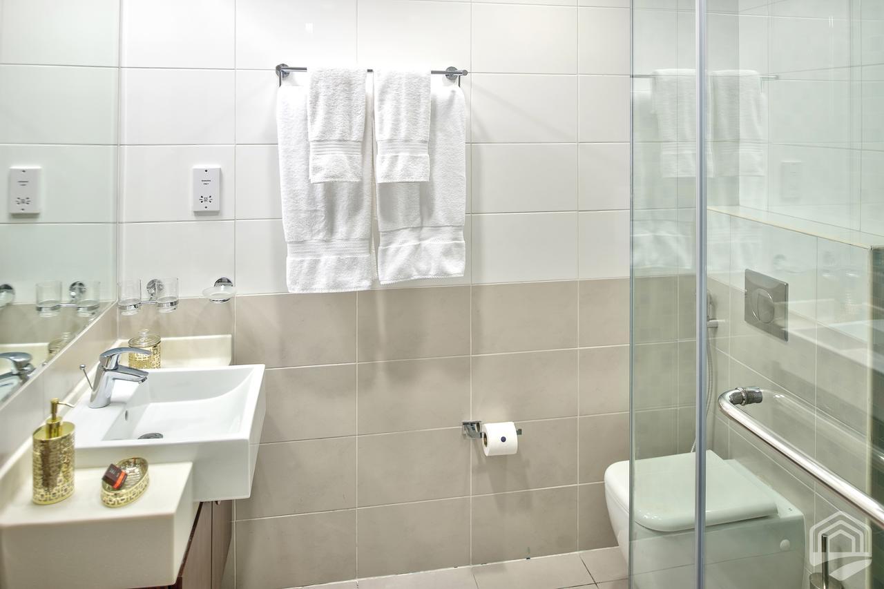 Apartment Luxury Staycation - Azure Residences *