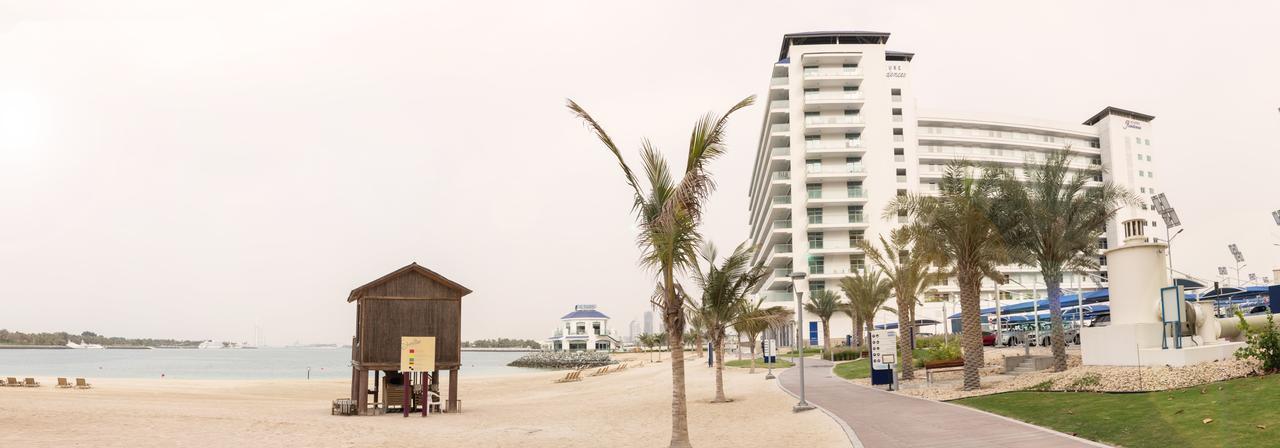 Apartment Luxury Staycation - Azure Residences *