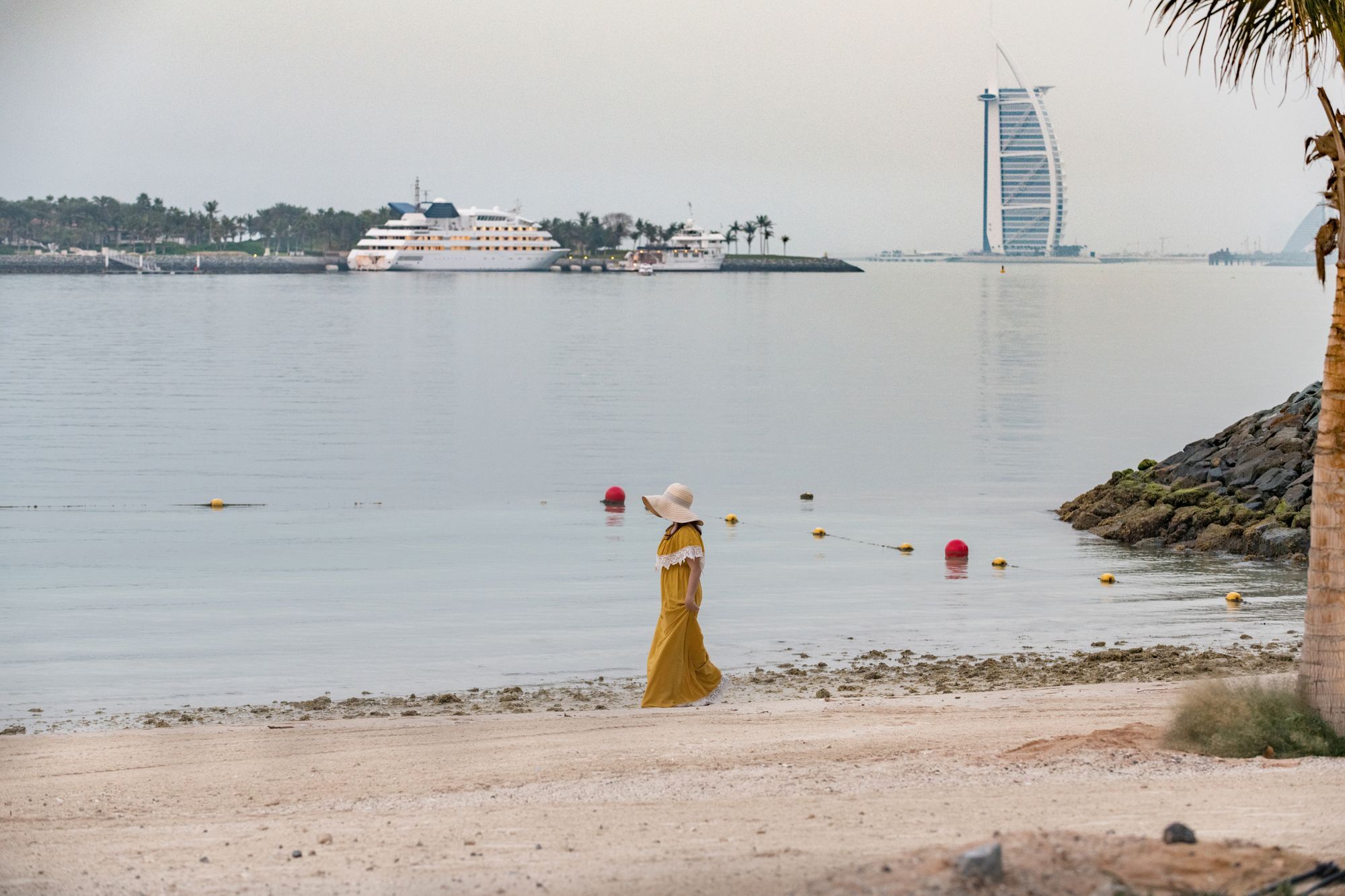 Apartment Luxury Staycation - Azure Residences Dubai